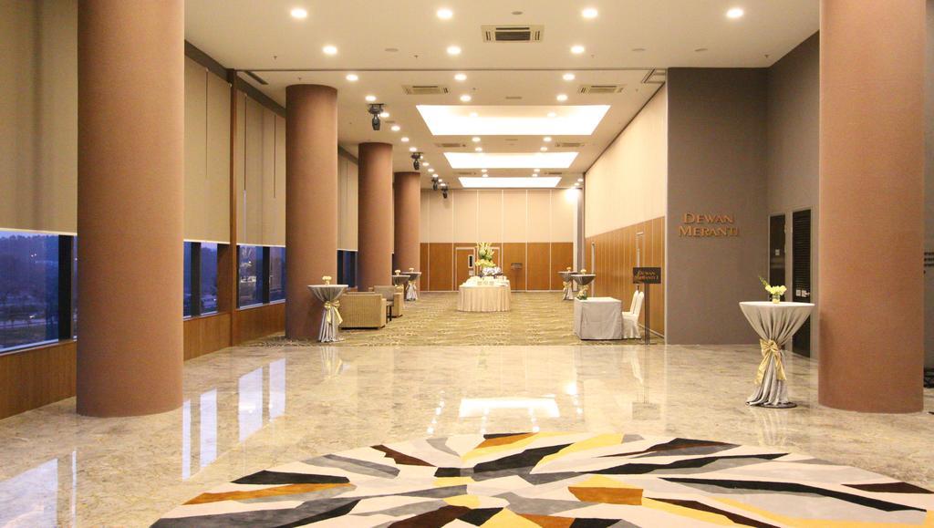 Acappella Hotel, Hotel